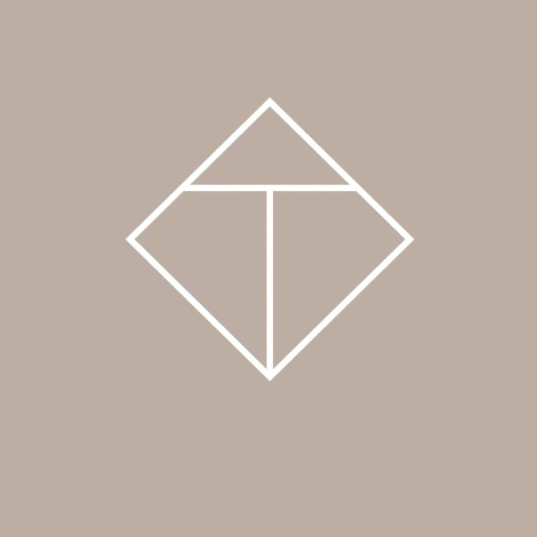 Geometric design of two intersecting triangles on a beige background. Tailleur Dublin logo